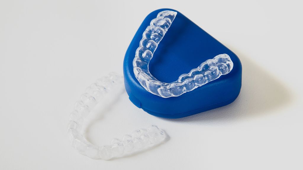 ¿Usar la placa de miorrelajante de noche o de día - Dra. Carolina Gil Cirujana Maxilofacial y Oral
