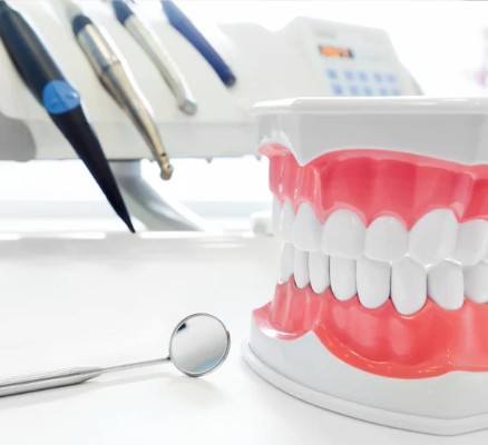 Mejor clínica de extracción de cordales en Bogotá - Odontóloga y cirujana maxilofacial Carolina Gil - tecnología