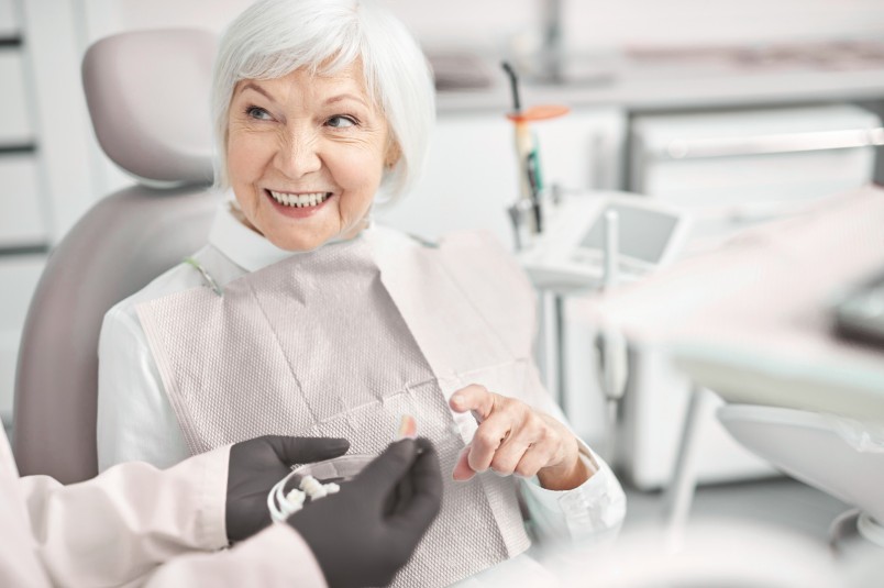 Precio implantes dentales en Colombia - Carolina Gil, odontóloga y cirujana maxilofacial de Bogotá